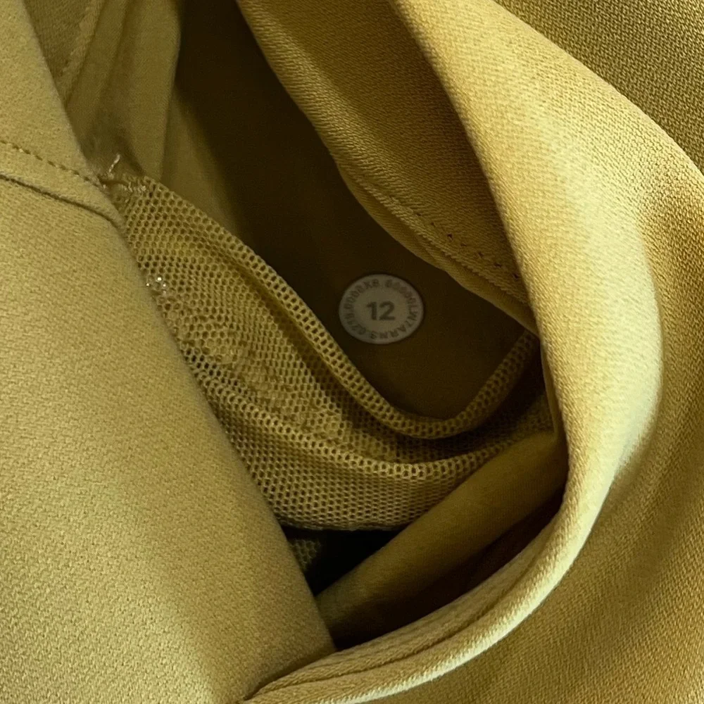 Lululemon On The Fly Woven 2.5” Shorts Vintage Gold Size 12